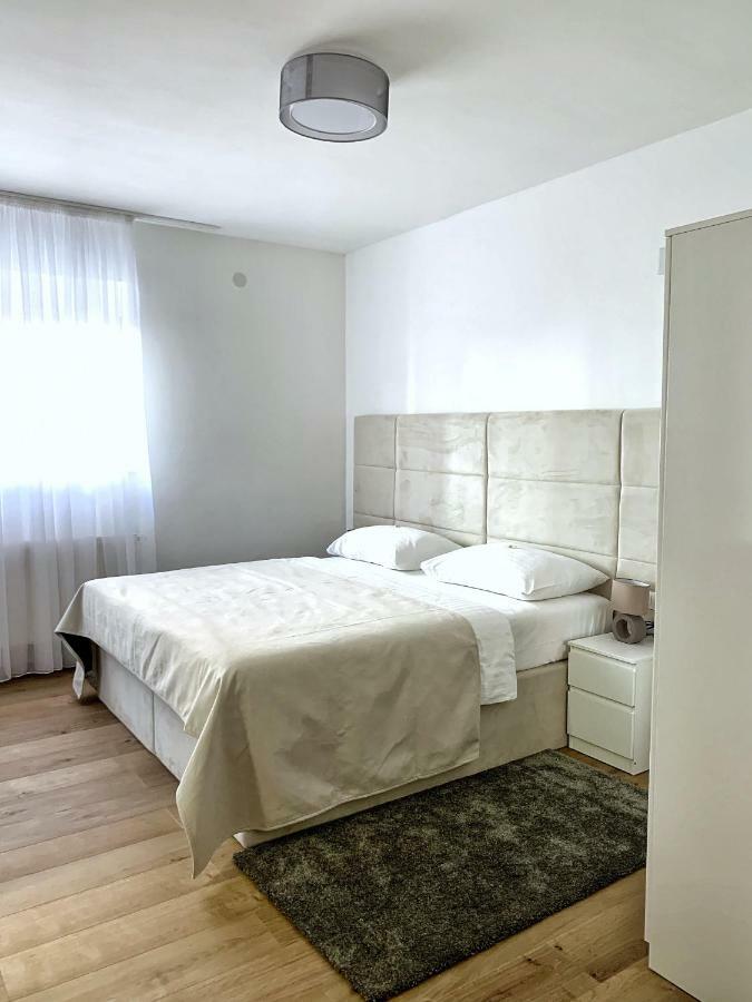 National Plus Zagreb Buitenkant foto